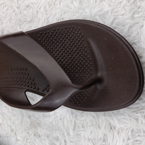 OKA b. Elle Brown PVC Rubber Round Toe Thong Slip On Flat Flop Sandal Shoe - Picture 11 of 13